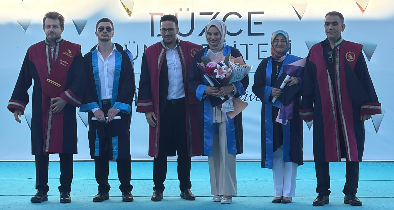 53 yaşında üniversiteden mezun oldu: Bölümü birincilikle bitirdi