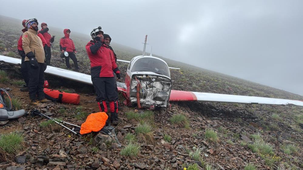 Sivrihisar’dan havalanıp Rize’ye giderken düşen jet uçağının enkazı Rize-Bayburt sınırında JAK timi tarafından bulundu