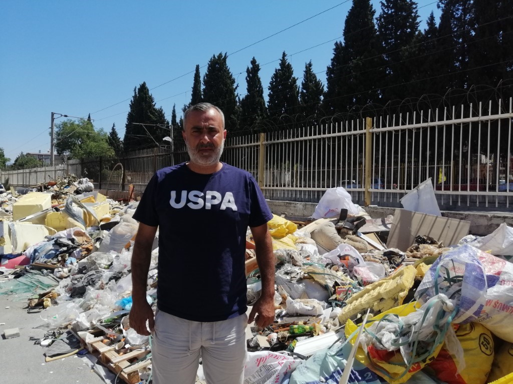 İzmir’in göbeğinde çöp dağları yangına davetiye çıkarıyor