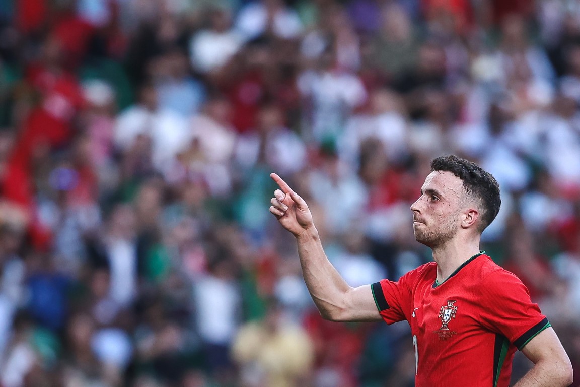 Liverpool’un Portekizli futbolcusu Diogo Jota, trafik kazasında hayatını kaybetti