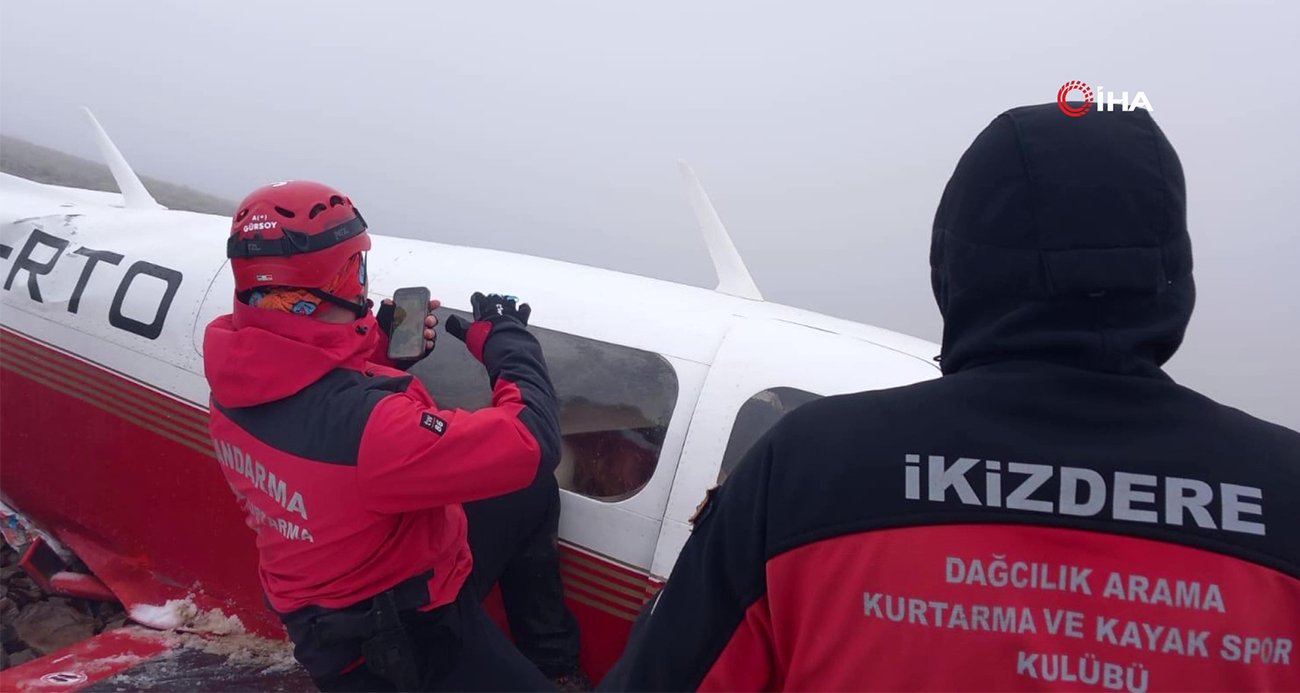 Rize’ye giderken düşen jet uçağının enkazı bulundu