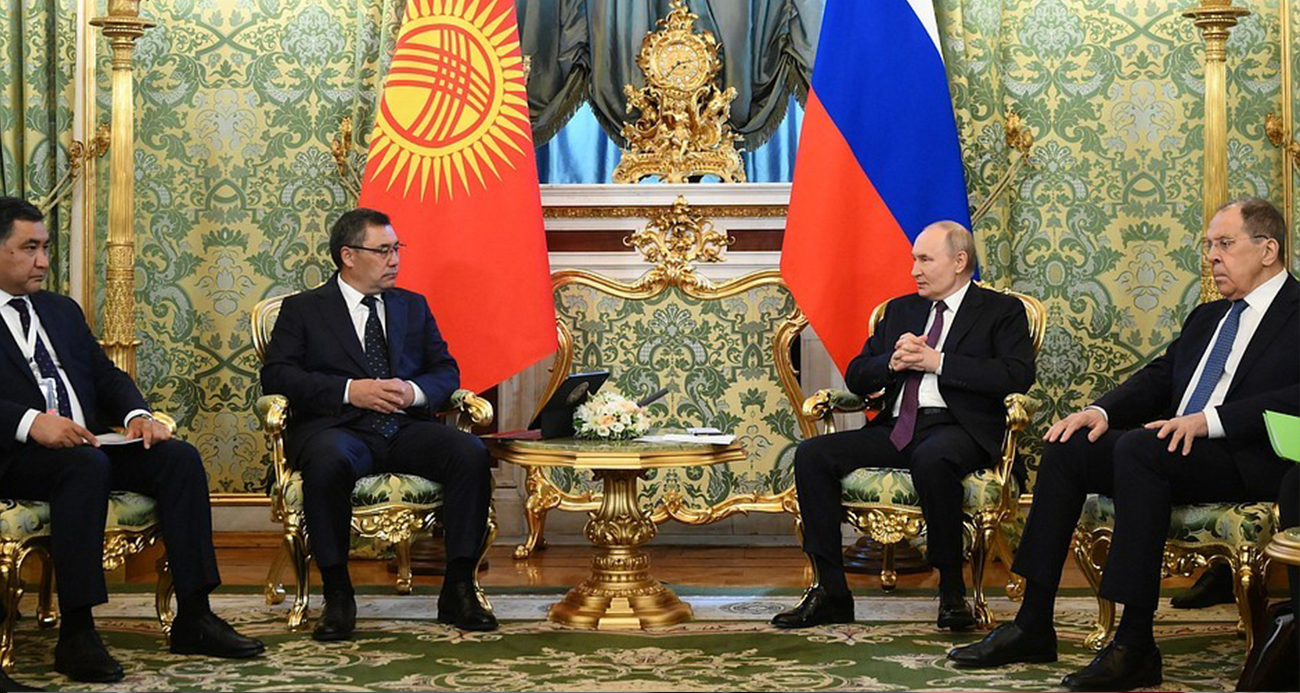 Putin, Kırgızistan Cumhurbaşkanı Caparov ile görüştü