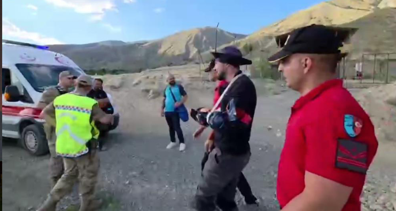 Havada korku dolu anlar: Paraşütçü Keşiş Dağları’na zorunlu iniş yaptı
