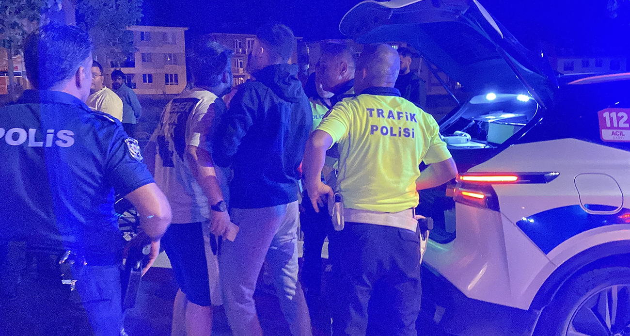 Kazaya karışan otomobilin alkollü yolcusu polis ekiplerine zorluk çıkarttı