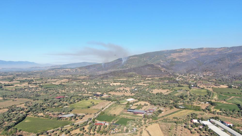 3 gündür devam eden orman yangını sonrası Ödemiş’in dağları siyaha büründü