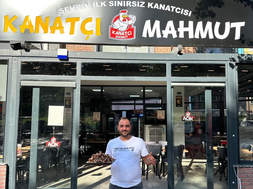 1 saatte 100 kanat yiyip üstüne 15 bin lira kazandı
