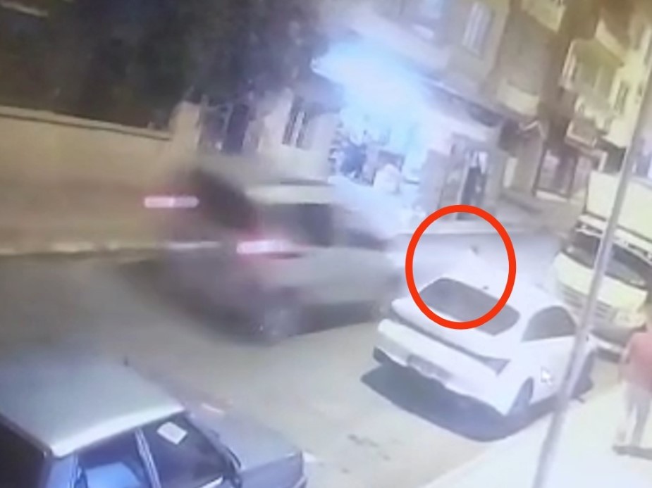 Siirt’te aniden yola çıkan çocuğa araç çarptı