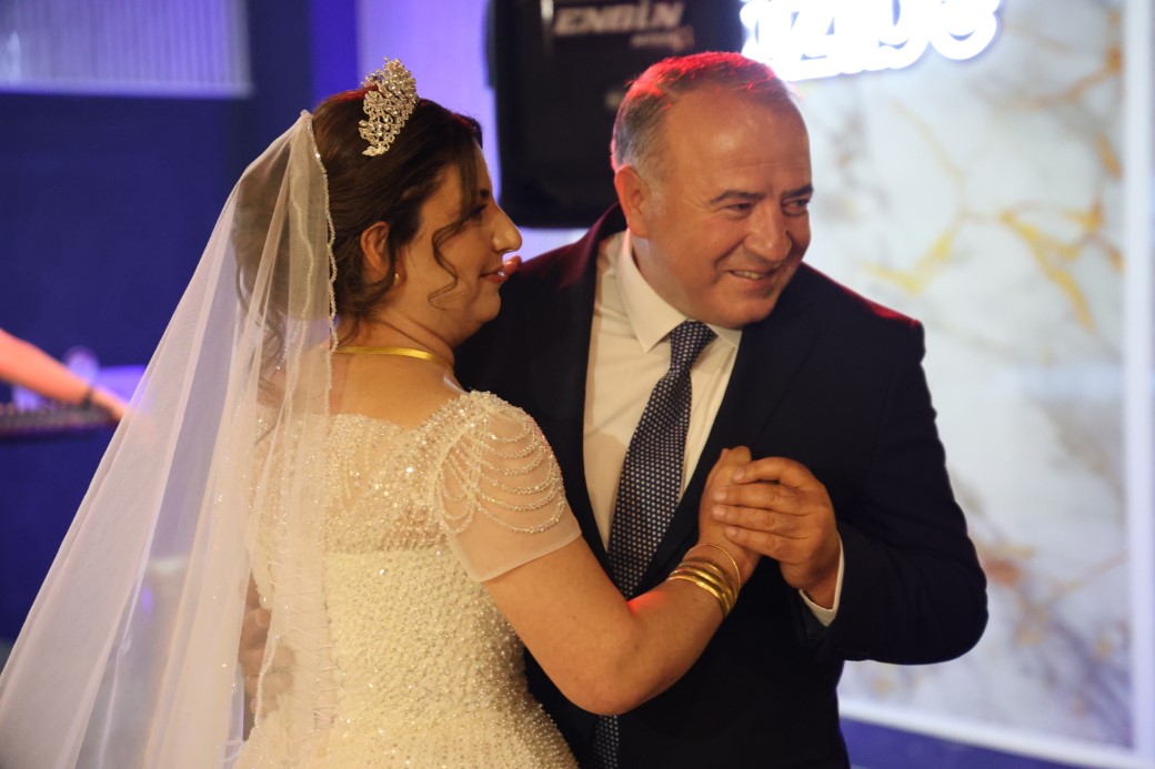 Liseli sınıf arkadaşları 34 yıl sonra karşılaştı, görüşme düğünle sonuçlandı