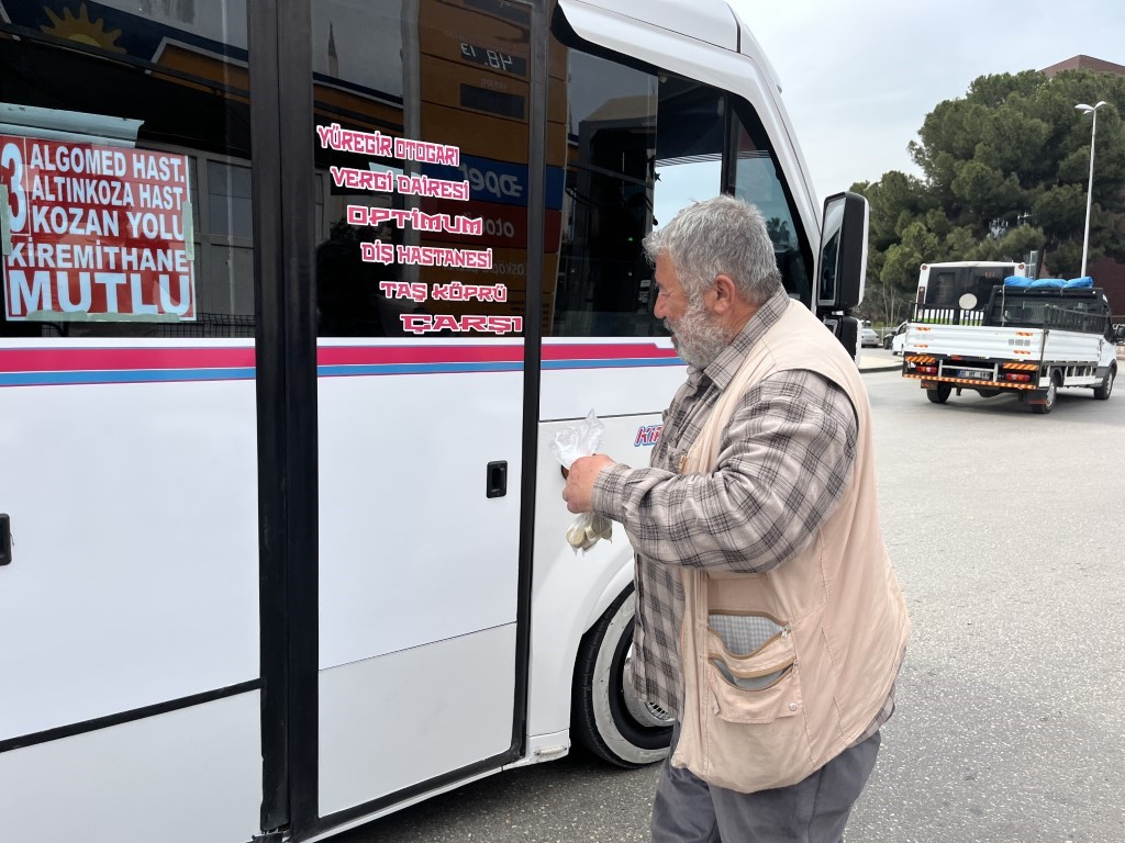 Bozuk paracılığı mesleği yaptı