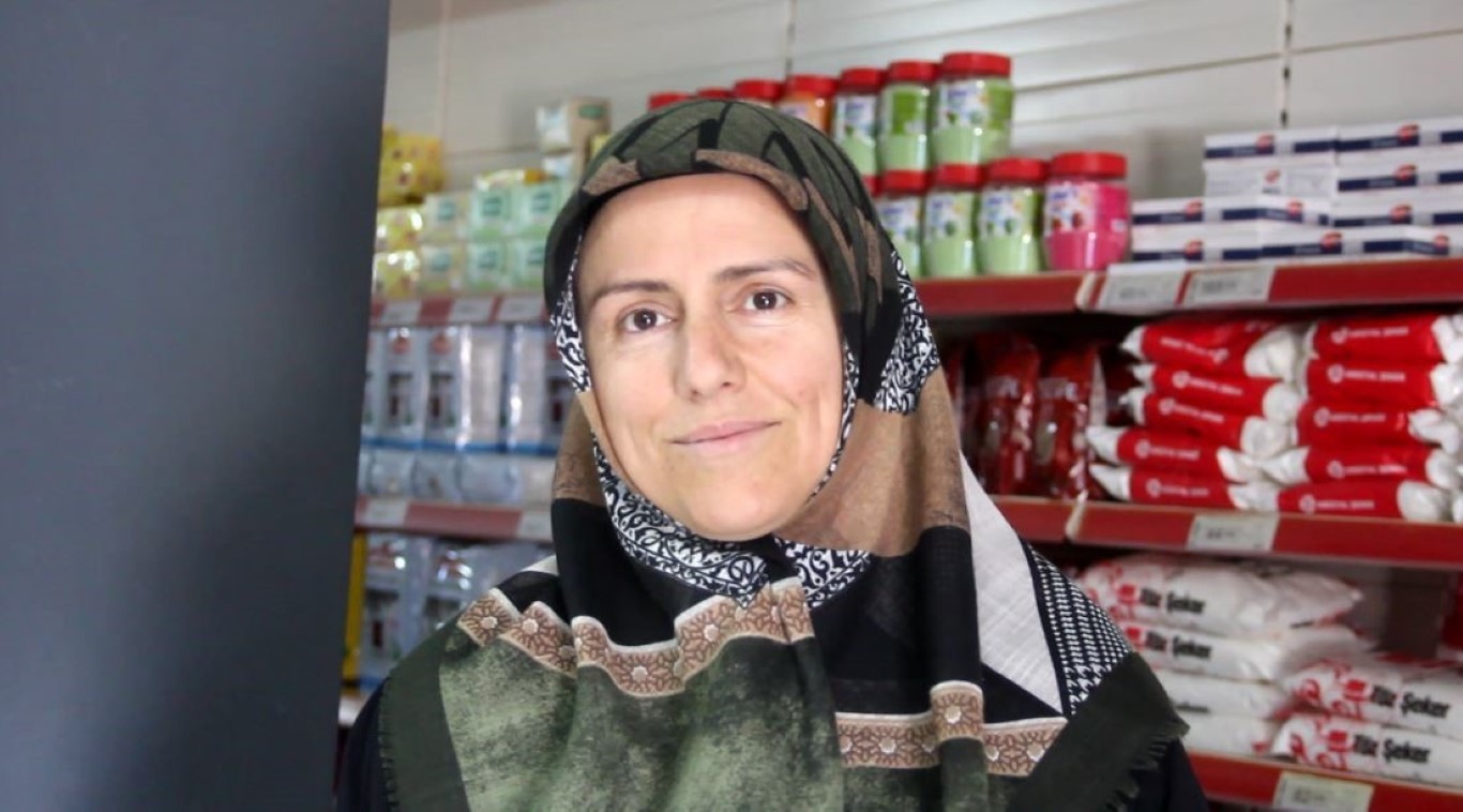 Ayılar ilçeyi mesken tuttu, cadde ve sokaklarda görülmeye başladı