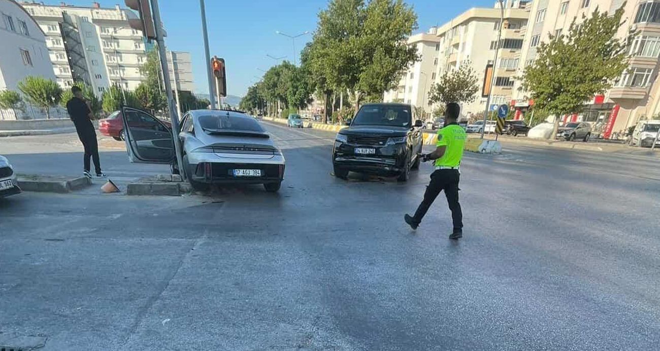 İlgezdi kaza geçirdi, Çanakkale'de. CHP'li vekil trafik kazası geçirdi. Ihlas Haber.