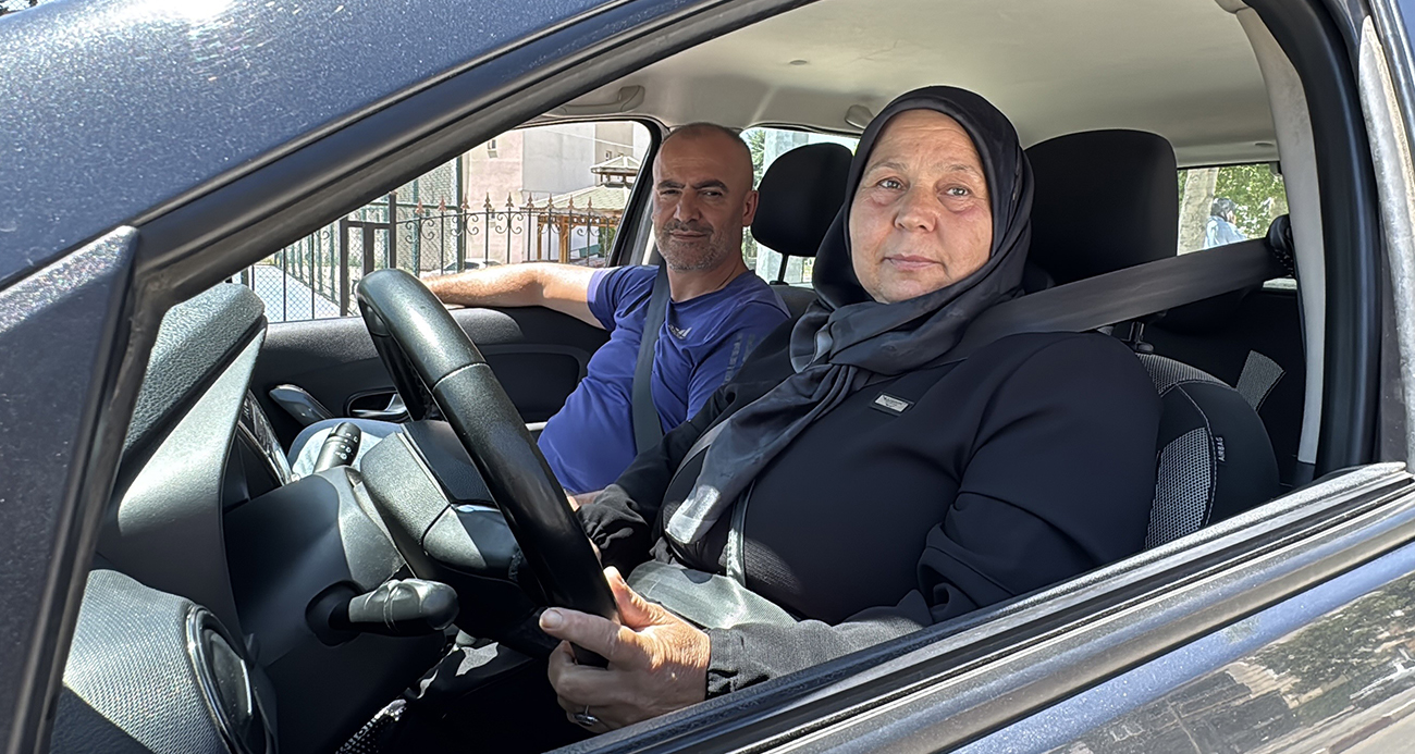 55 yaşındaki kadın, 2 dosya yaktı 12. sınavda ehliyet almaya hak kazandı