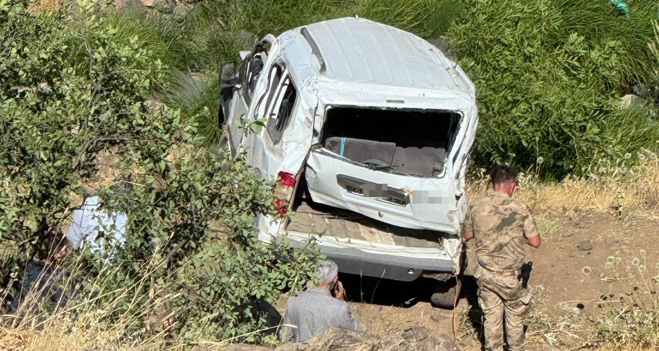 Elazığ’da hafif ticari araç şarampole uçtu: 1 ölü