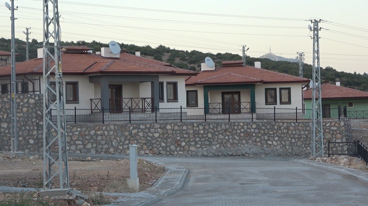 Osmaniye’de villa tipi köy evleri depremzedelerin yüzünü güldürdü