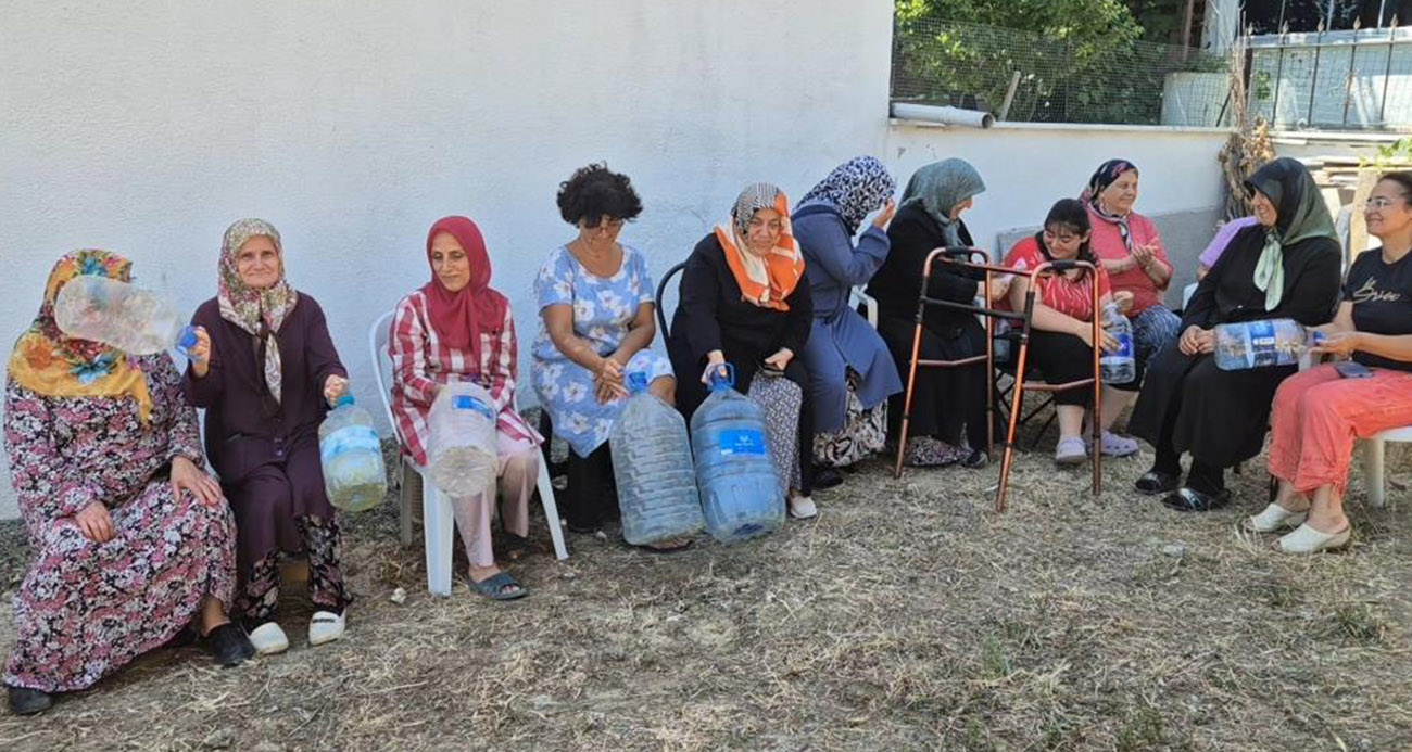 Tekirdağ’da arıtma tesisinin dibinde susuz kalan halk bidonlarla protesto düzenledi
