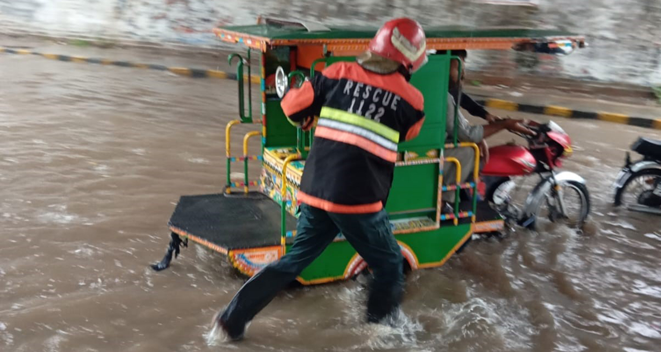 Pakistan’da muson yağmurlarının yol açtığı sellerde can kaybı 87’ye yükseldi