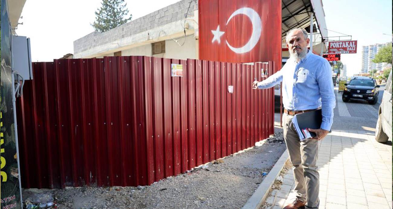 "Tapulu arazim" dedi, sokağın girişini kapattı