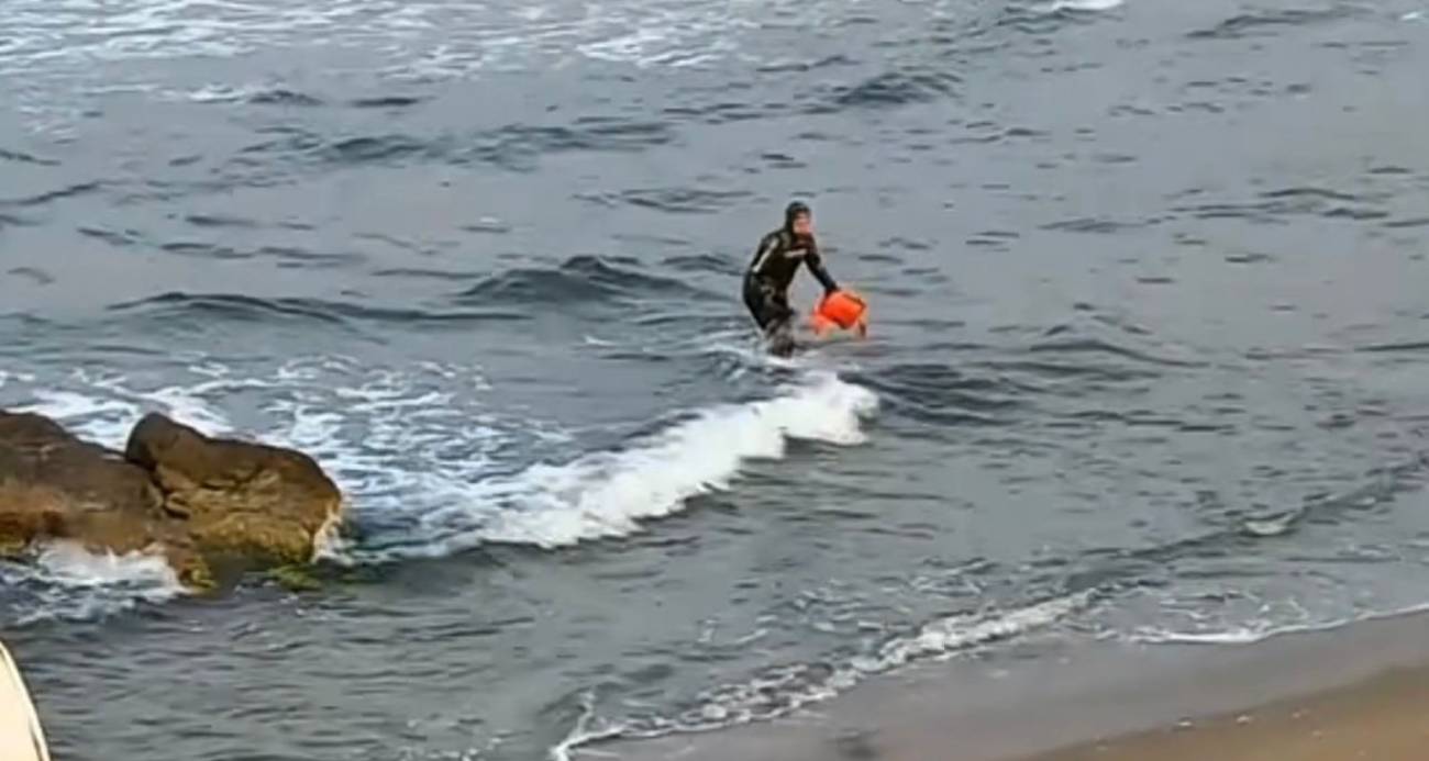 Denizde boğulma tehlikesi geçiren 2 kişi kurtarıldı, 1 kişi kayboldu