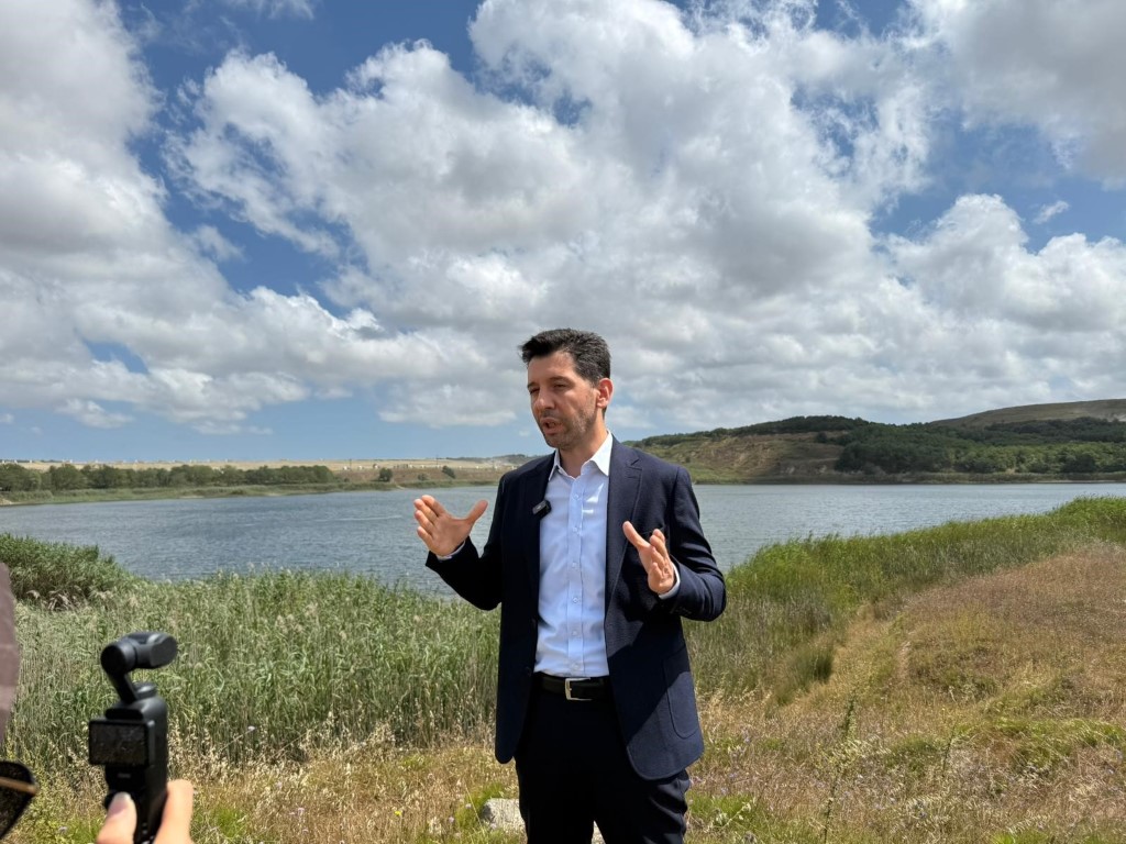 İBB’nin döküm sahası ilan ettiği gölü, Arnavutköy Belediyesi koruma altına aldı