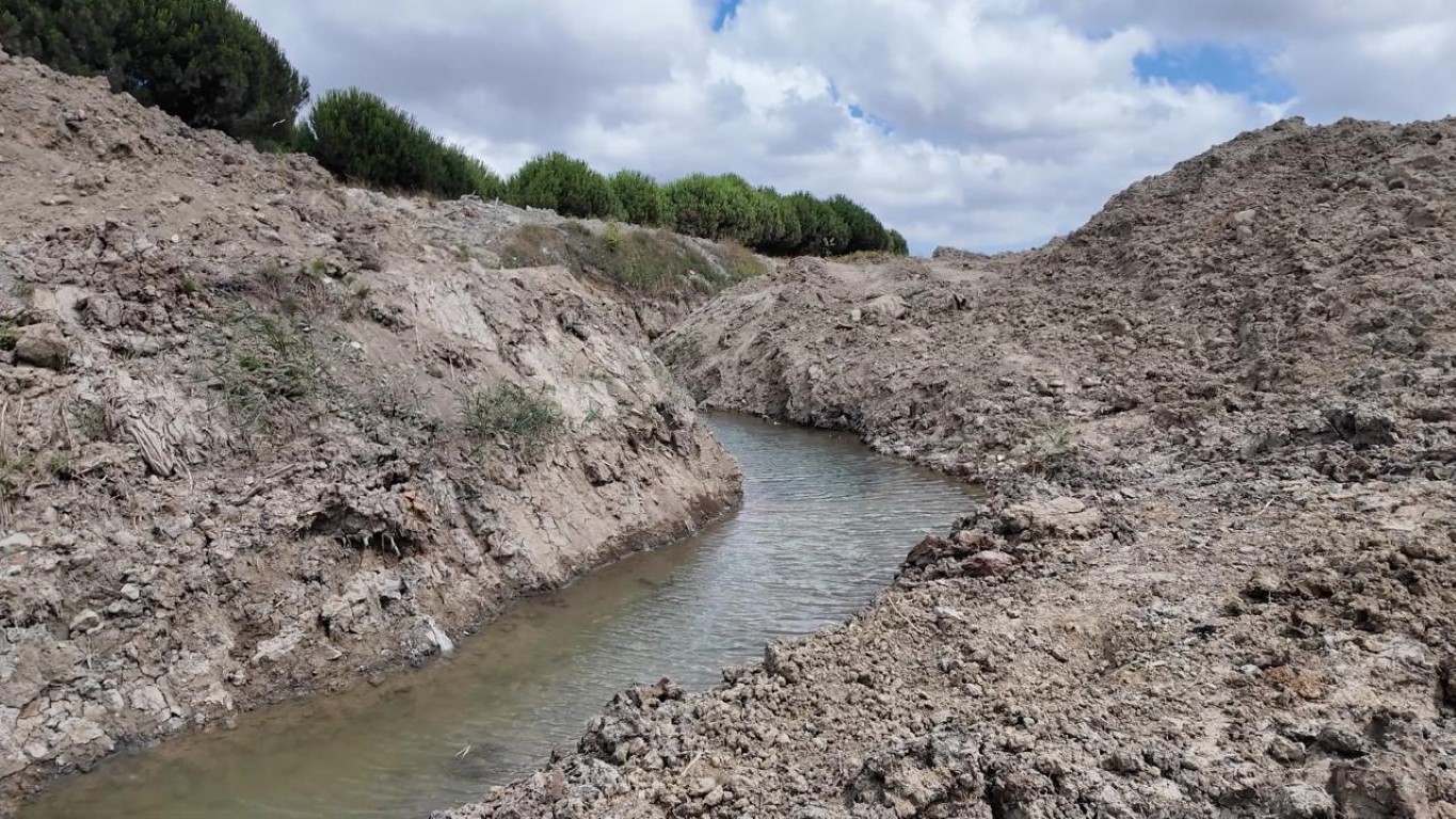 İBB’nin döküm sahası ilan ettiği gölü, Arnavutköy Belediyesi koruma altına aldı