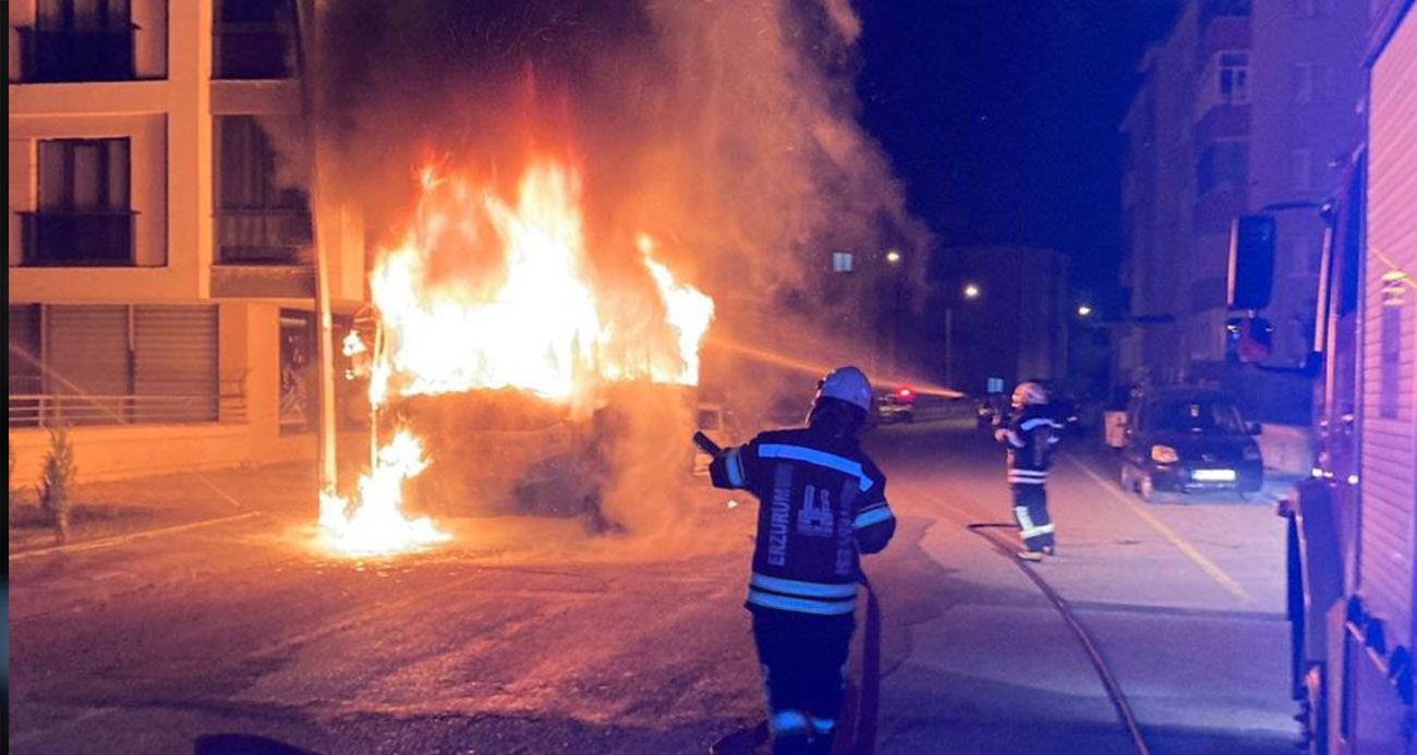Halk otobüsü alev topuna döndü