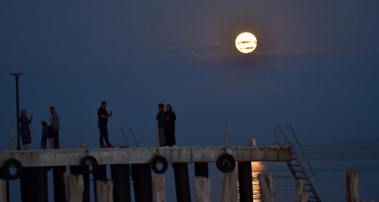 Ahlat’ta dolunay görsel şölen sundu