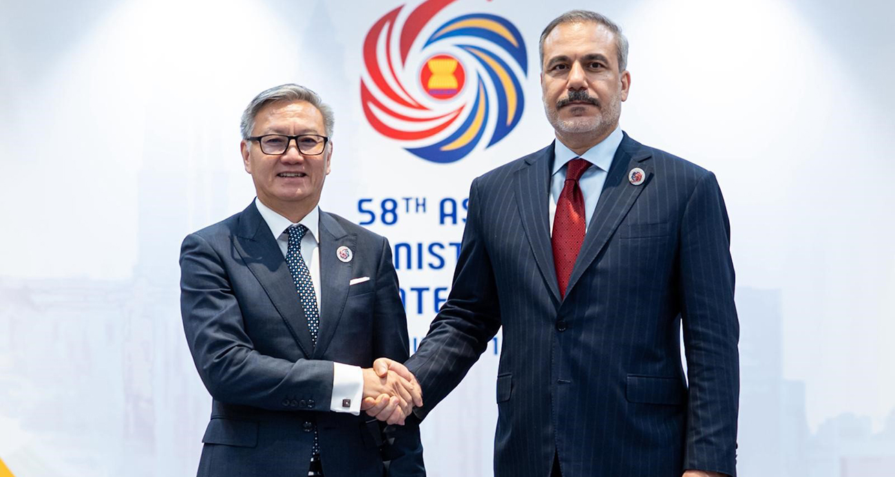 Bakan Fidan Malezya'da Laos Dışişleri Bakanı Phomvihane ile görüştü