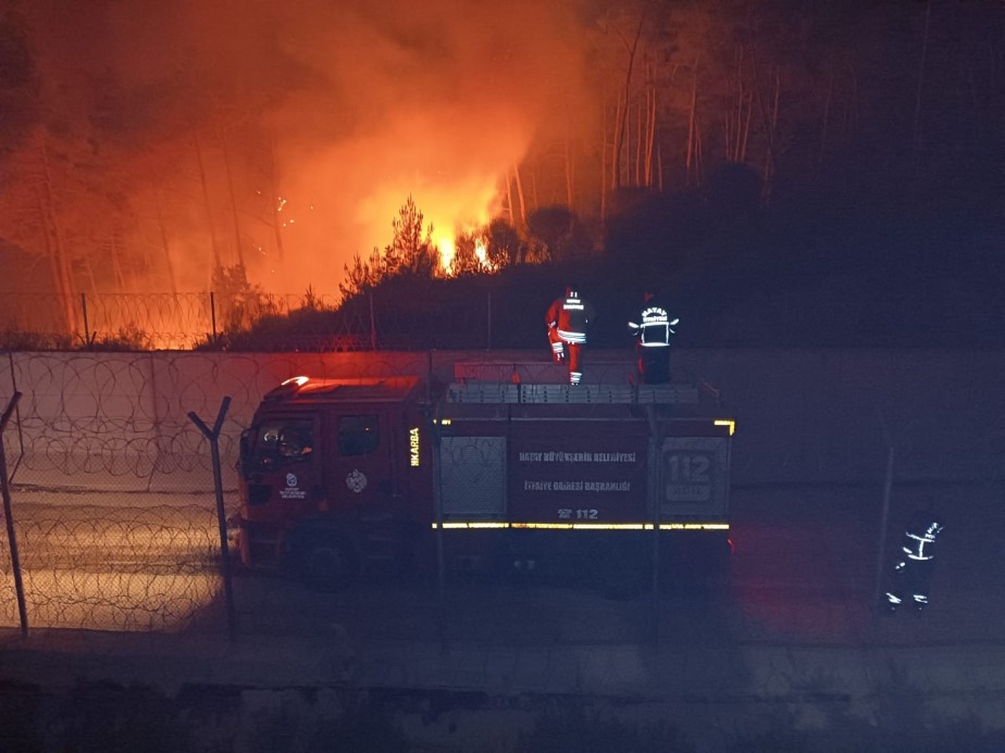 Suriye’den Yayladağı’na sıçrayan alevler kontrol altına alındı