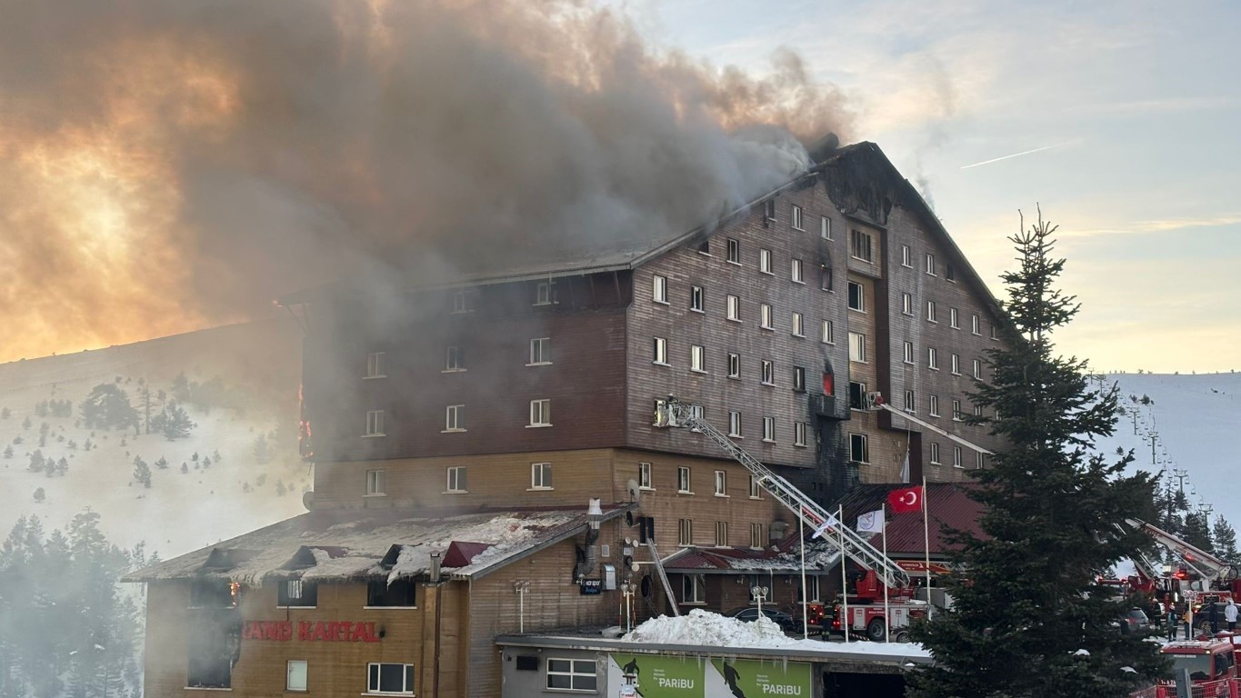 Otel yangınında mahsur kalan 19 yaşındaki kız: 