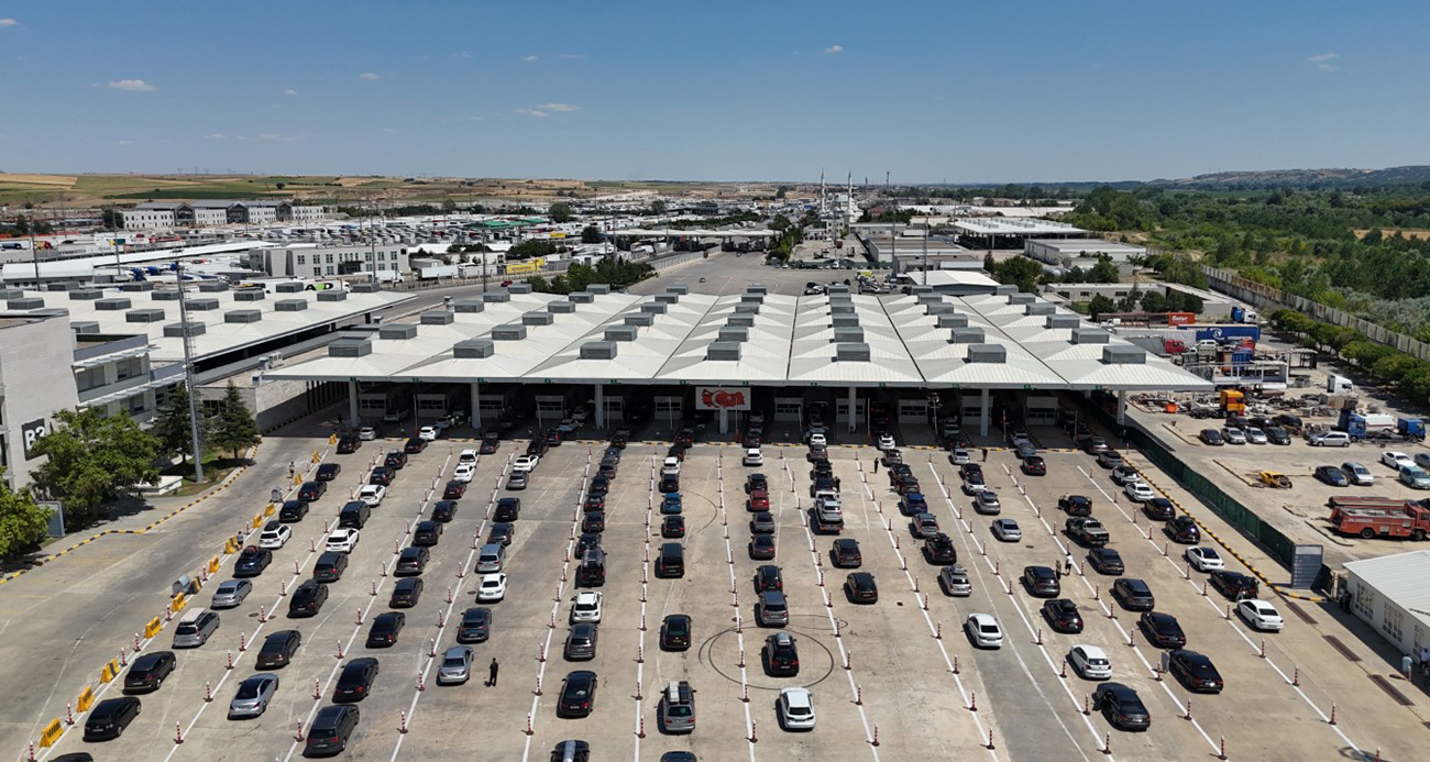 Gurbetçiler Kapıkule’den ana vatana akın ediyor