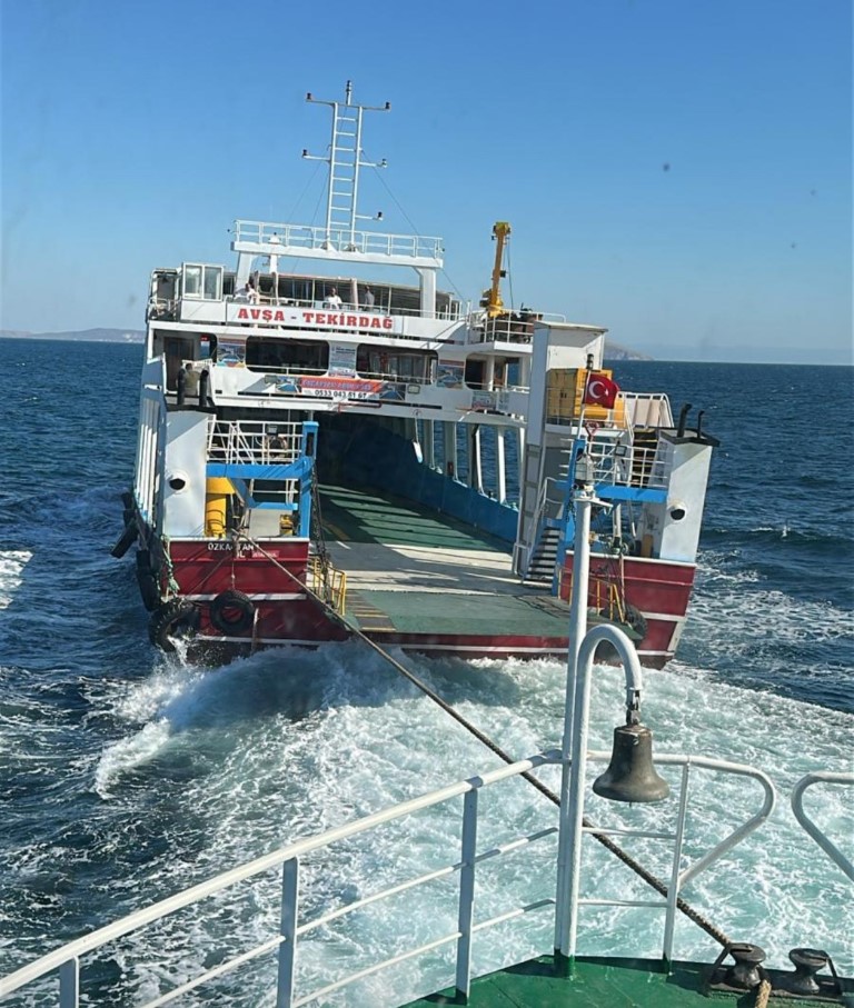 Feribottaki yangına müdahale sürüyor: 200 yolcu güvenli şekilde tahliye ediliyor