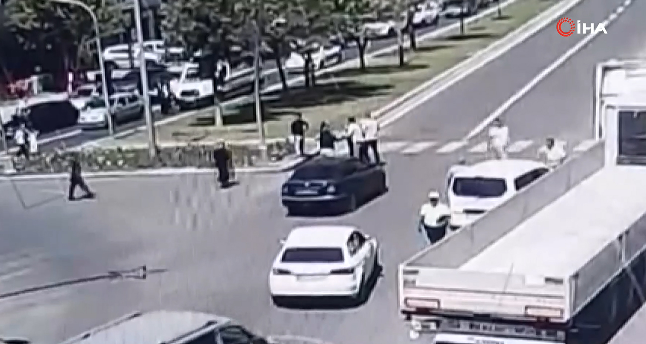 Trafikte ‘niye yavaş gidiyorsun’ kavgası - ASAYİŞ