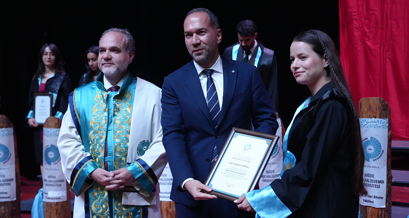 Niğde Ömer Halisdemir Üniversitesinde mezuniyet töreni: 2 bin öğrenci kep attı