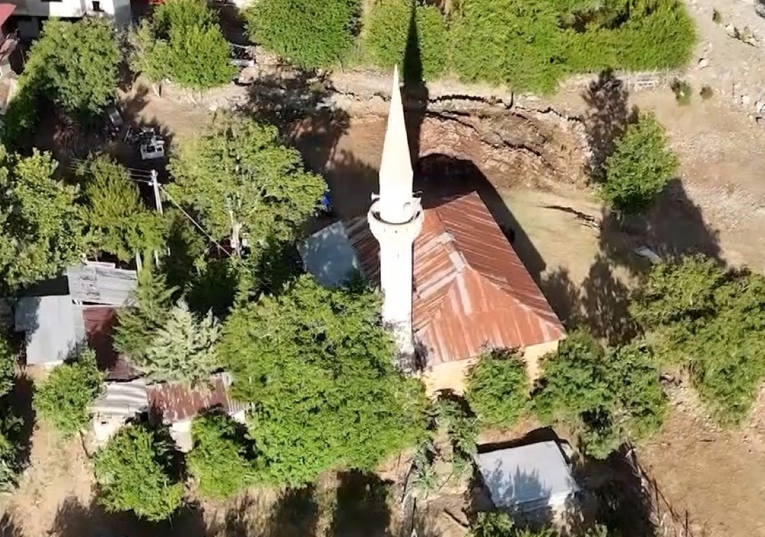 Tescilli tarihi cami geçmişin izlerini geleceğe taşıyor