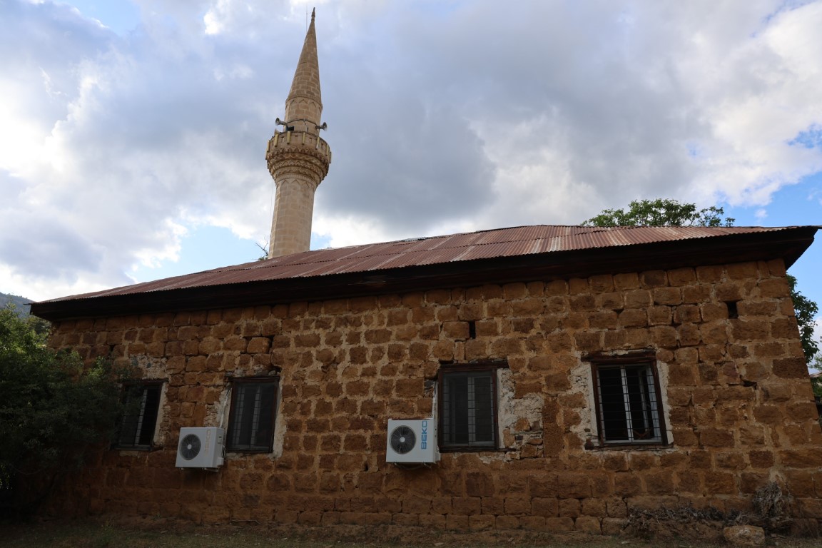 Tescilli tarihi cami geçmişin izlerini geleceğe taşıyor