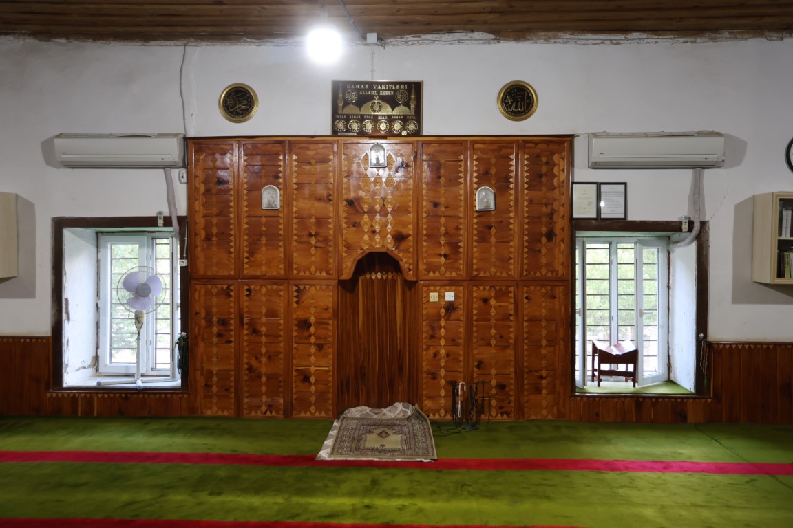 Tescilli tarihi cami geçmişin izlerini geleceğe taşıyor
