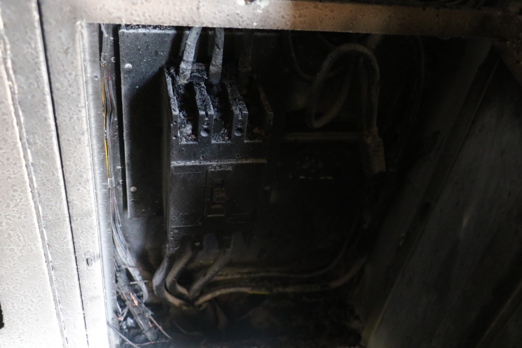 Ankara’da binanın elektrik panosu patladı: 8 kişi dumandan etkilendi