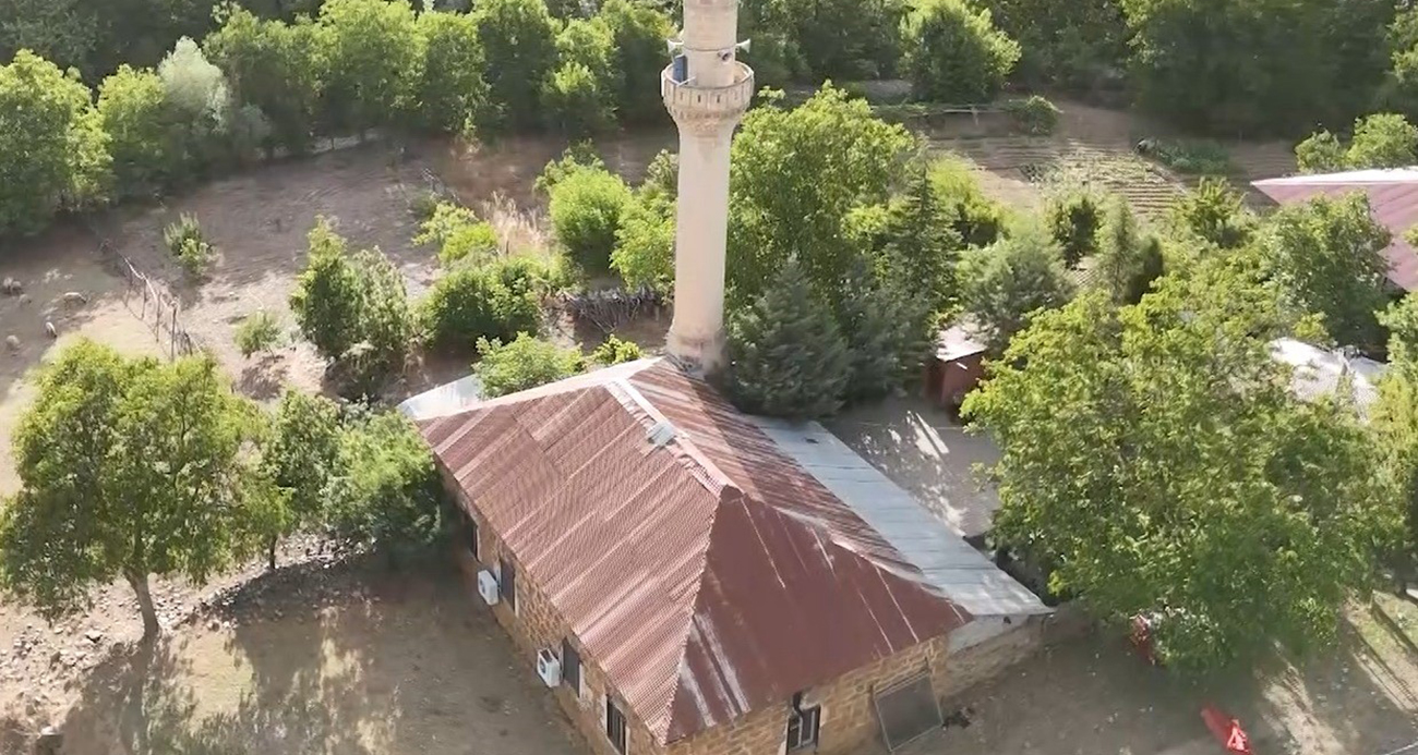 Tescilli tarihi cami geçmişin izlerini geleceğe taşıyor