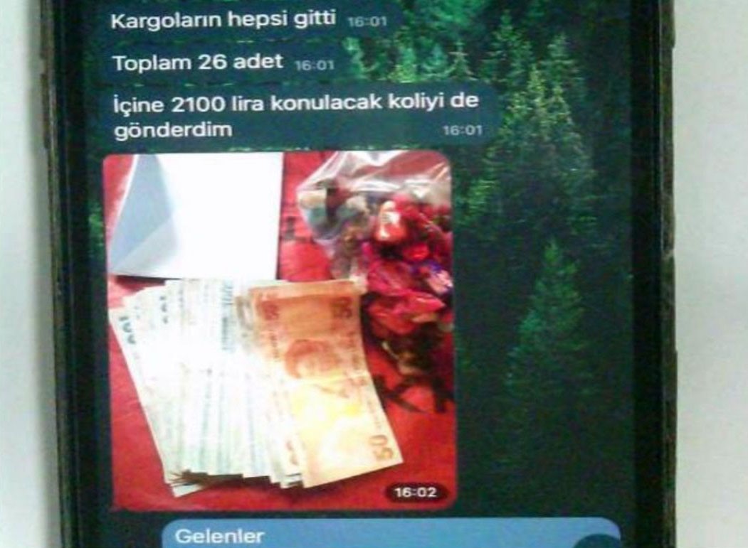 FETÖ’cü yakınlarına koliyle para