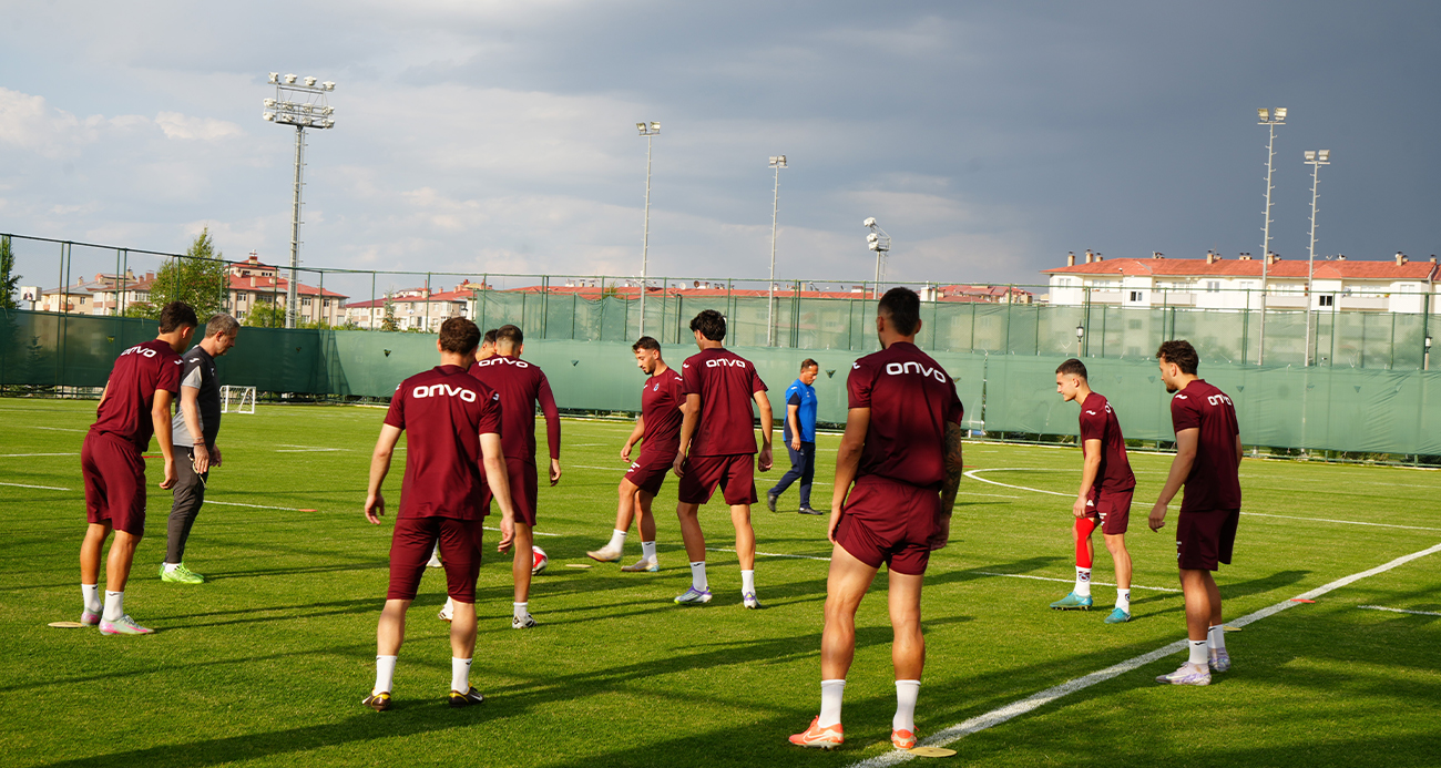 Trabzonspor’un Erzurum kampı başladı