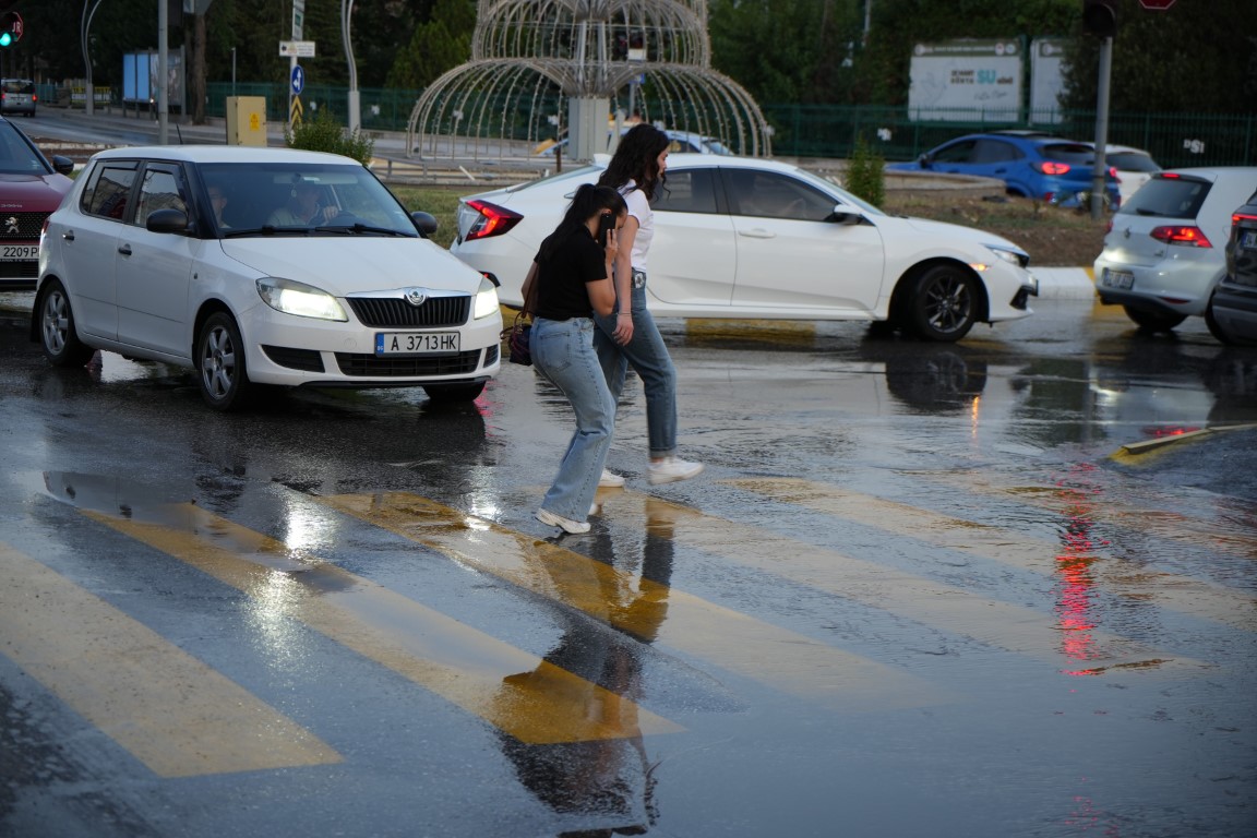 Edirne’de içme suyu hattı yine patladı: Cadde göle döndü, vatandaş isyanda