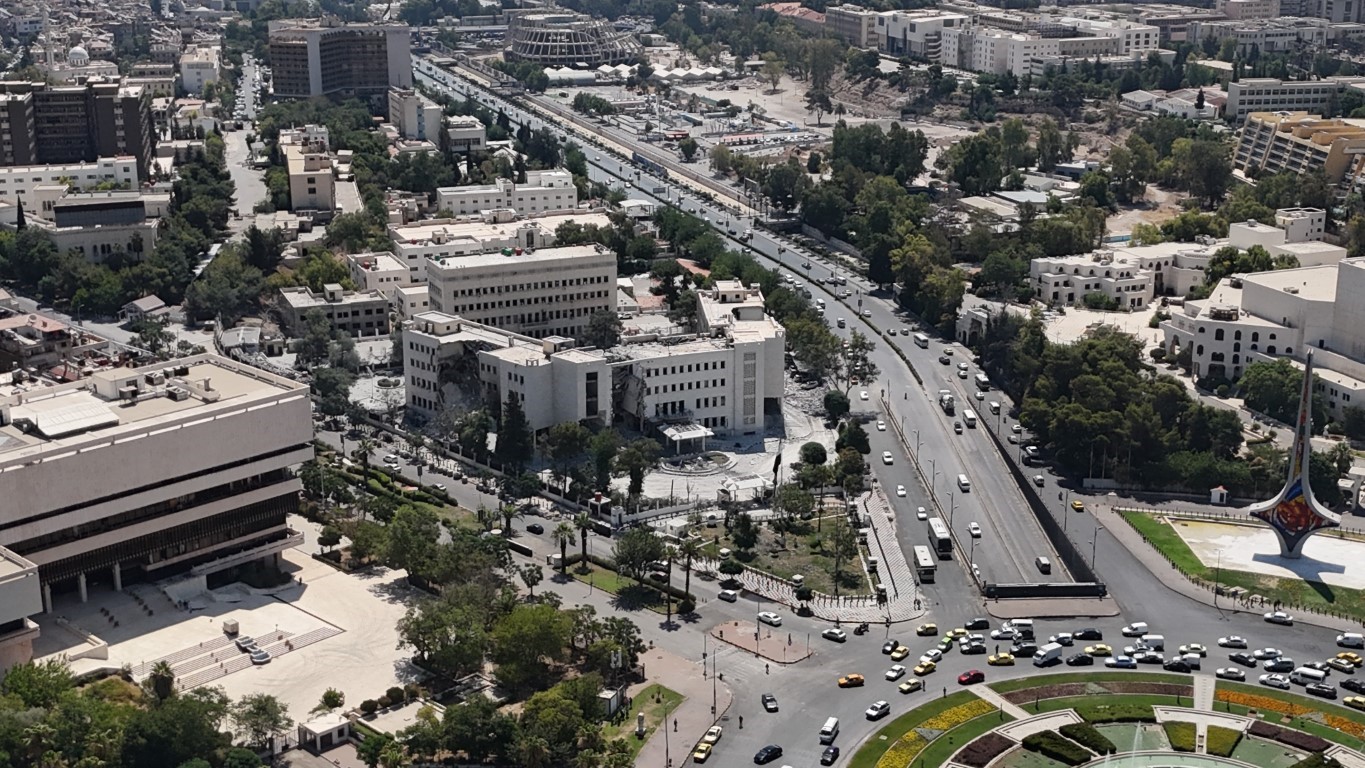 İsrail’in vurduğu Suriye Genelkurmay Başkanlığındaki hasar görüntülendi