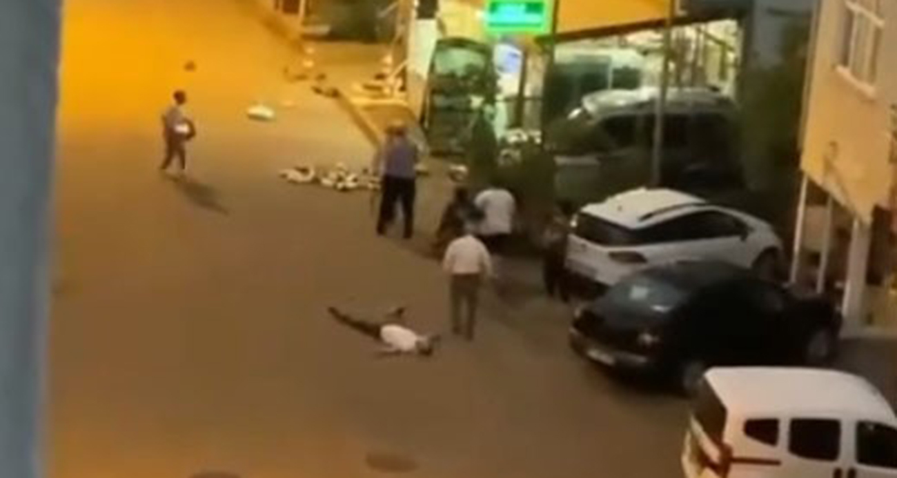 Bayıltana kadar darp edip sokak ortasına bıraktılar