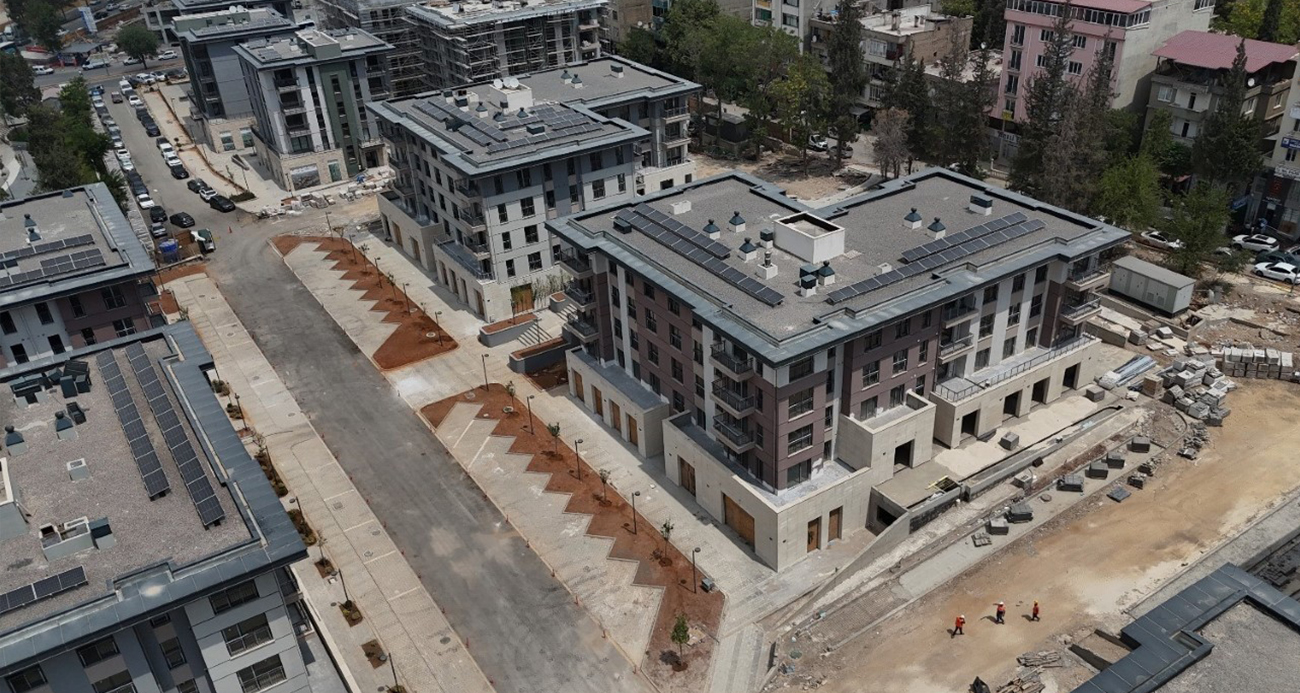 Kahramanmaraş'ta deprem konutları yükseliyor, şehir merkezi yeniden ayağa kalkıyor