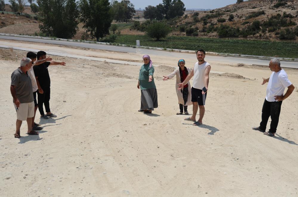 İlçede yıllardır bitmeyen yol vatandaşları isyan ettirdi