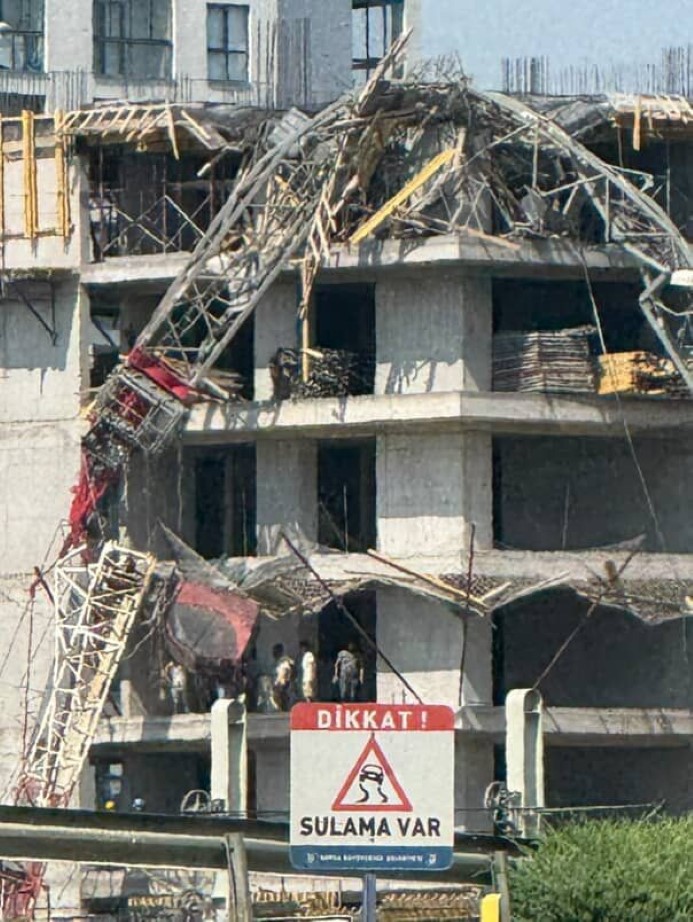 Vincin devrildiği anlar kamerada: Facia teğet geçti