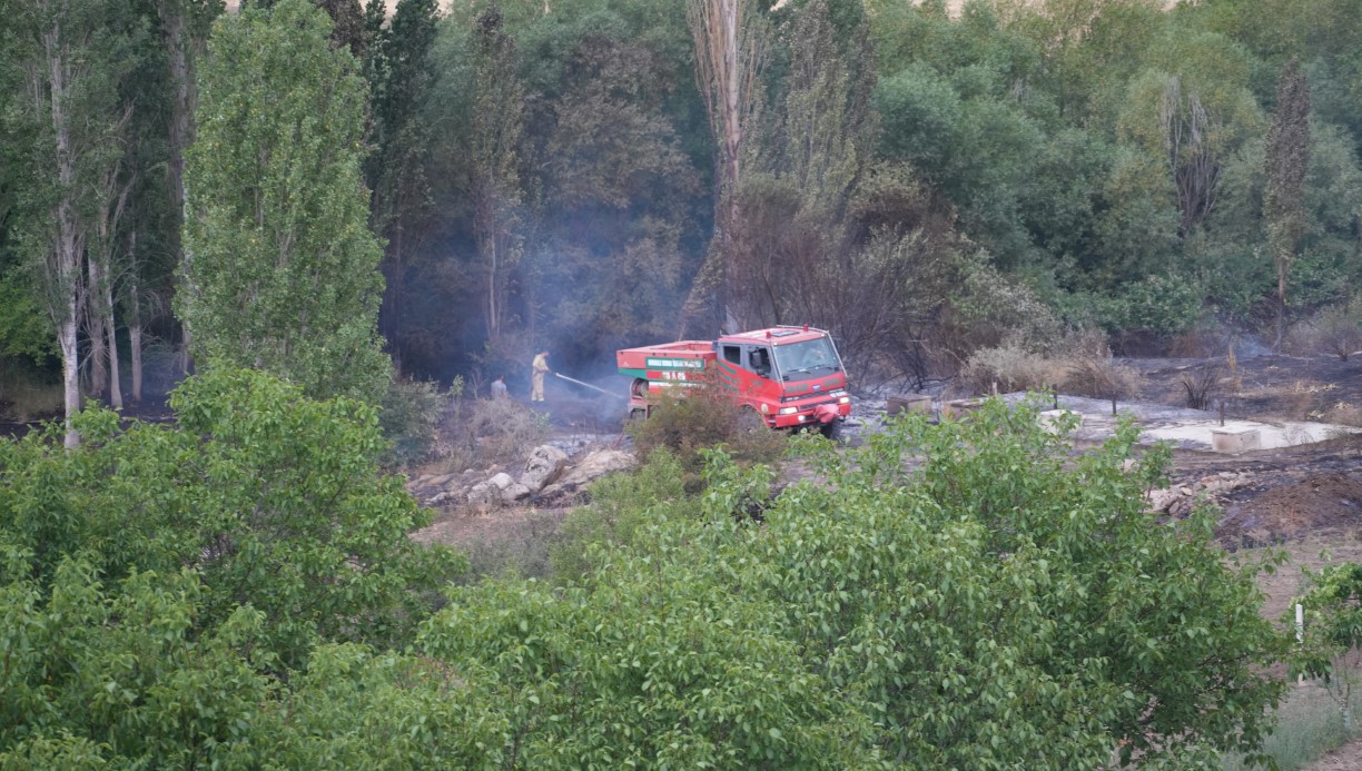 Faciadan dönüldü: Ekiplerin zamanında müdahalesi köyü yanmaktan kurtardı
