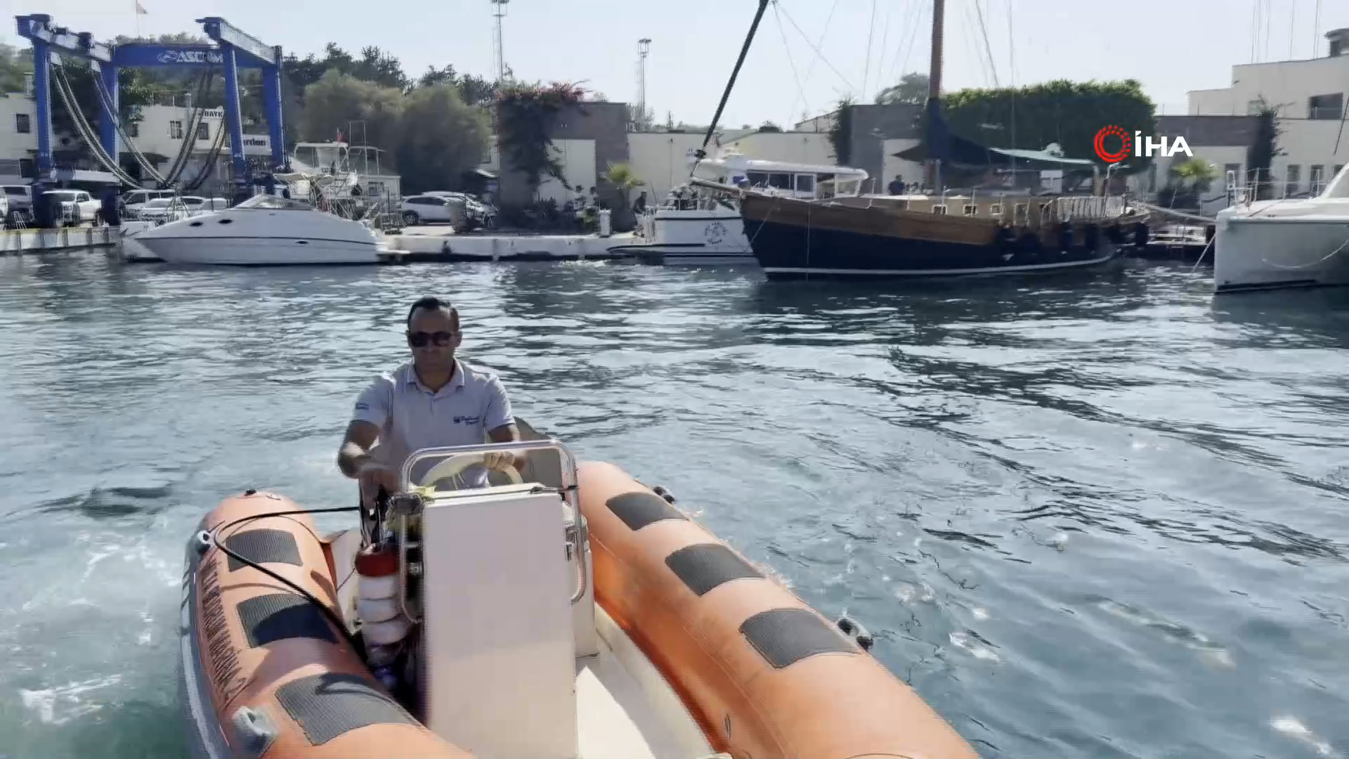 Leros Adası’nda fenalaşan gazeteci Hasan Cemal deniz ambulansıyla Bodrum’a getirildi