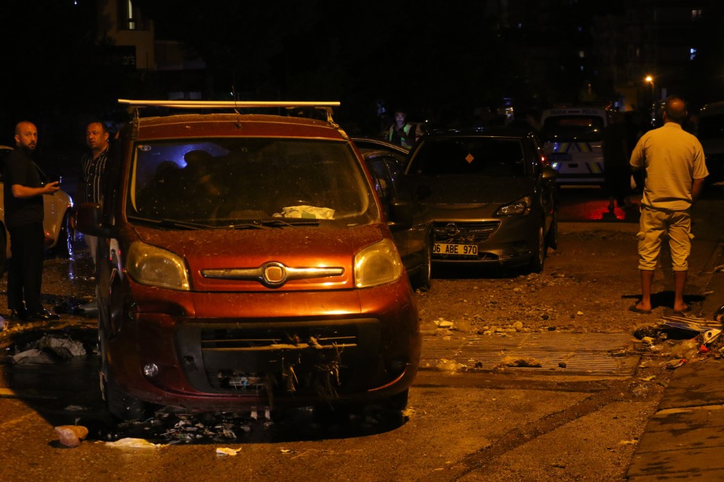 Ankara'da araçlar sel sularına kapıldı, hasarlı otomobiller havadan görüntülendi