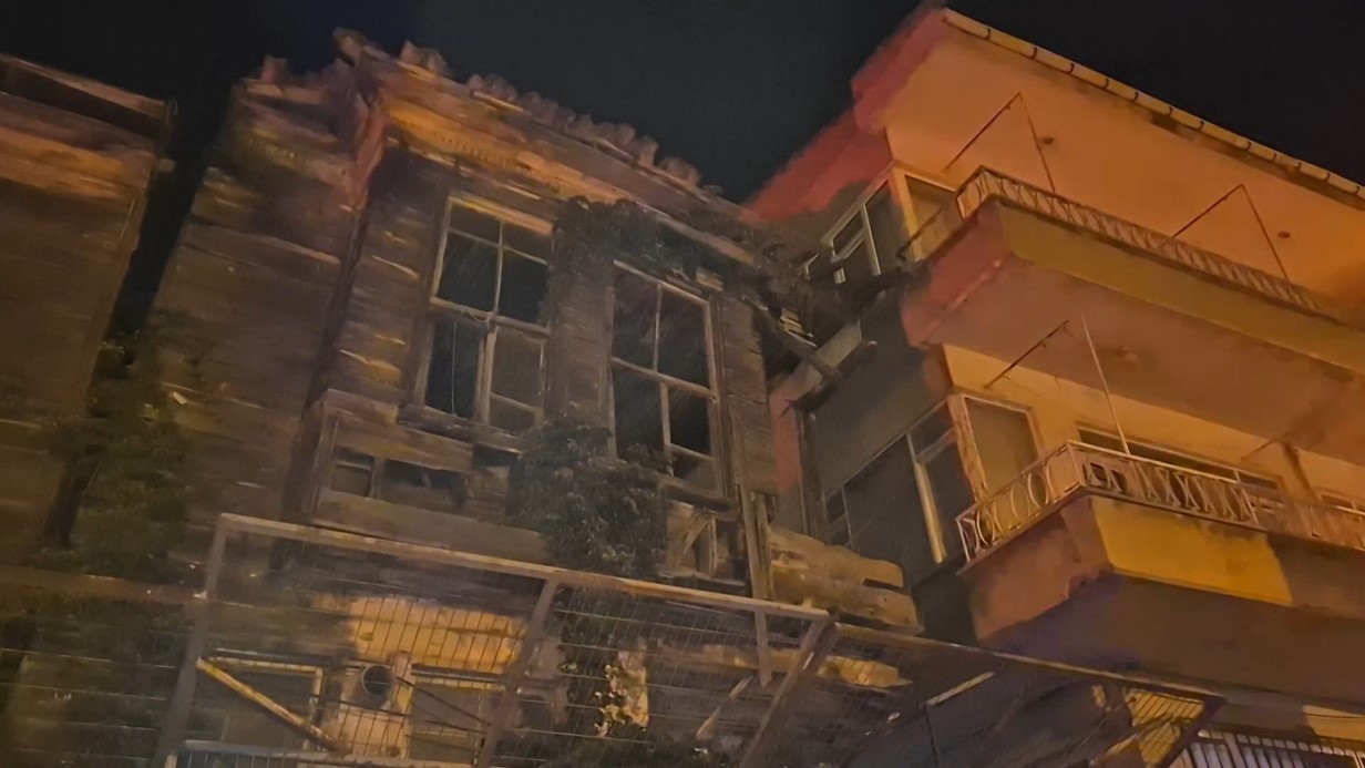 Tekirdağ’da çökmek üzere olan metruk bina korkuttu: 5 aile tahliye edildi